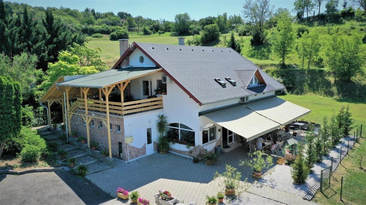 Borkuti Panzio Es Apartman Balatonszárszó 외부 사진