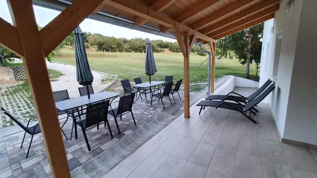 Borkuti Panzio Es Apartman Balatonszárszó 외부 사진